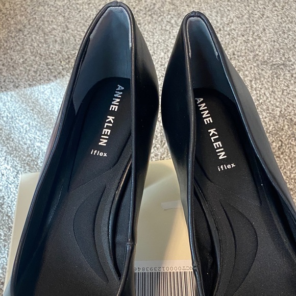 Anne Klein Classic Black Heels - Picture 4 of 8